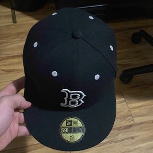 fitted hat